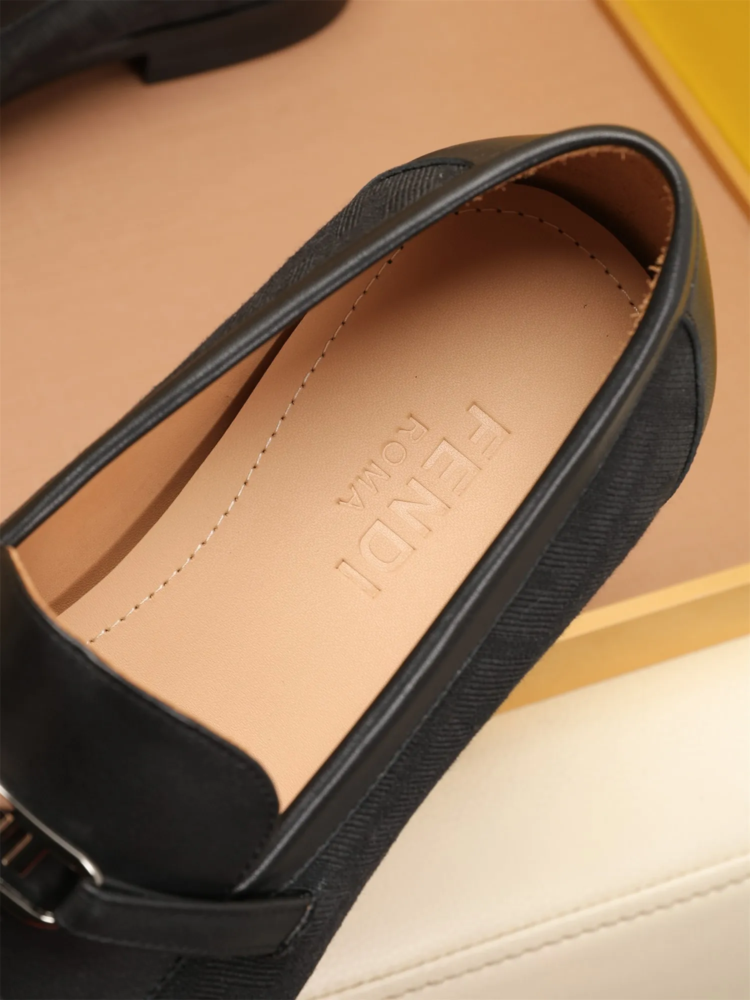 Men's shoes💰460 🕷🕷【FENDI】The latest men's formal leather shoes🇨🇳Classic series not to be missed💯The first layer is made of imported first-layer cowhide☘Original quality, the leather is smooth and delicate🎋Awesome version, perfect streamlined outline🍇Cowhide lining, size 38-44 (customized at 45.46)...